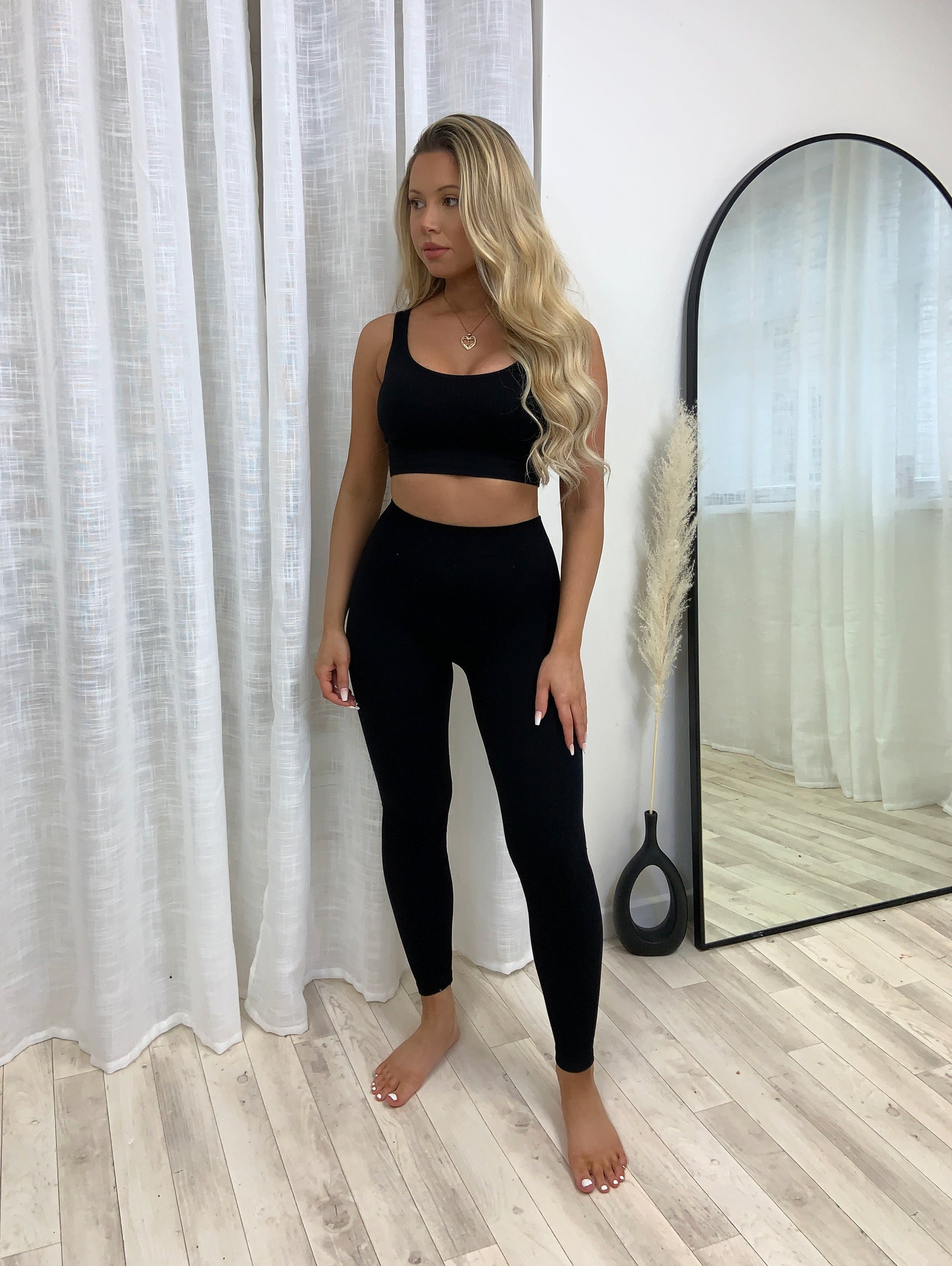 Ribbed Body Contour Gym Leggings - Dressmedolly