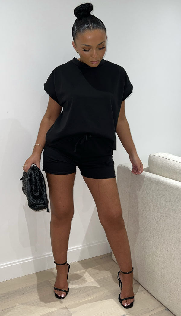 Boxy Short Sleeved Loungewear With Short Set - Dressmedolly